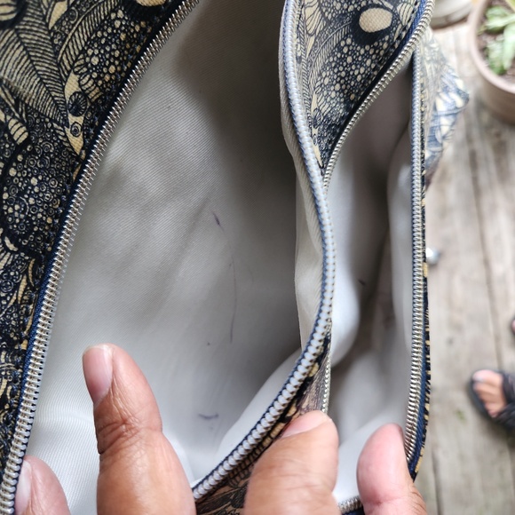 Sakroots Artists Circle blue and white coated canvas crossbody handbag - Picture 7 of 16